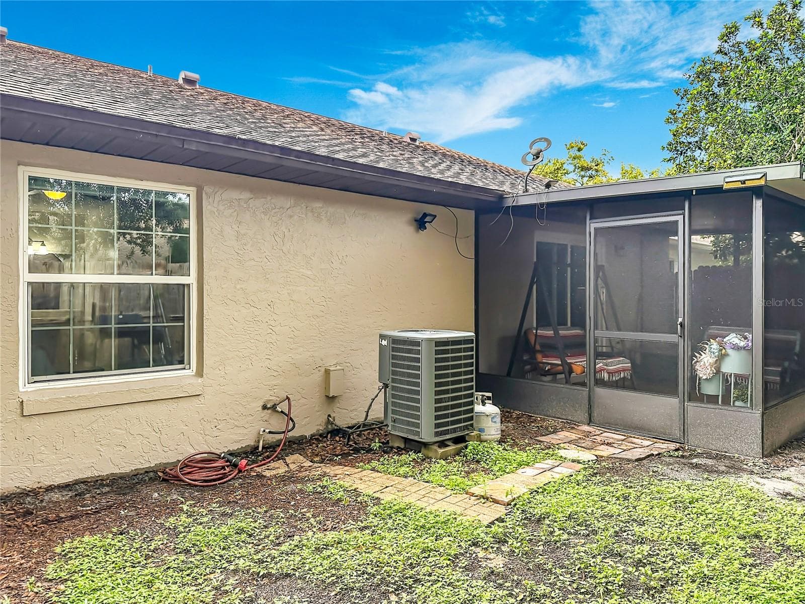 Enclosed, private yard has room to garden. - 107 LONG LEAF PINE CIR, SANFORD