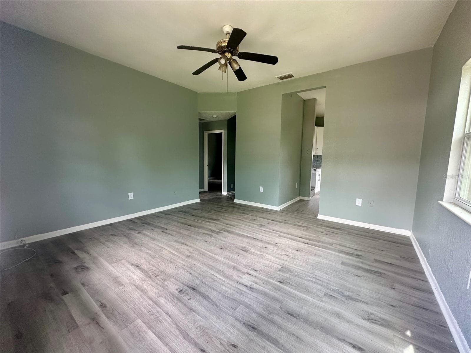 Unit B Living Room - 8304 N 13TH ST, TAMPA
