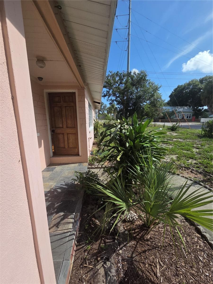 Single Family Residence at 350 N LEVIS AVE, TARPON SPRINGS, photo 2 of 47