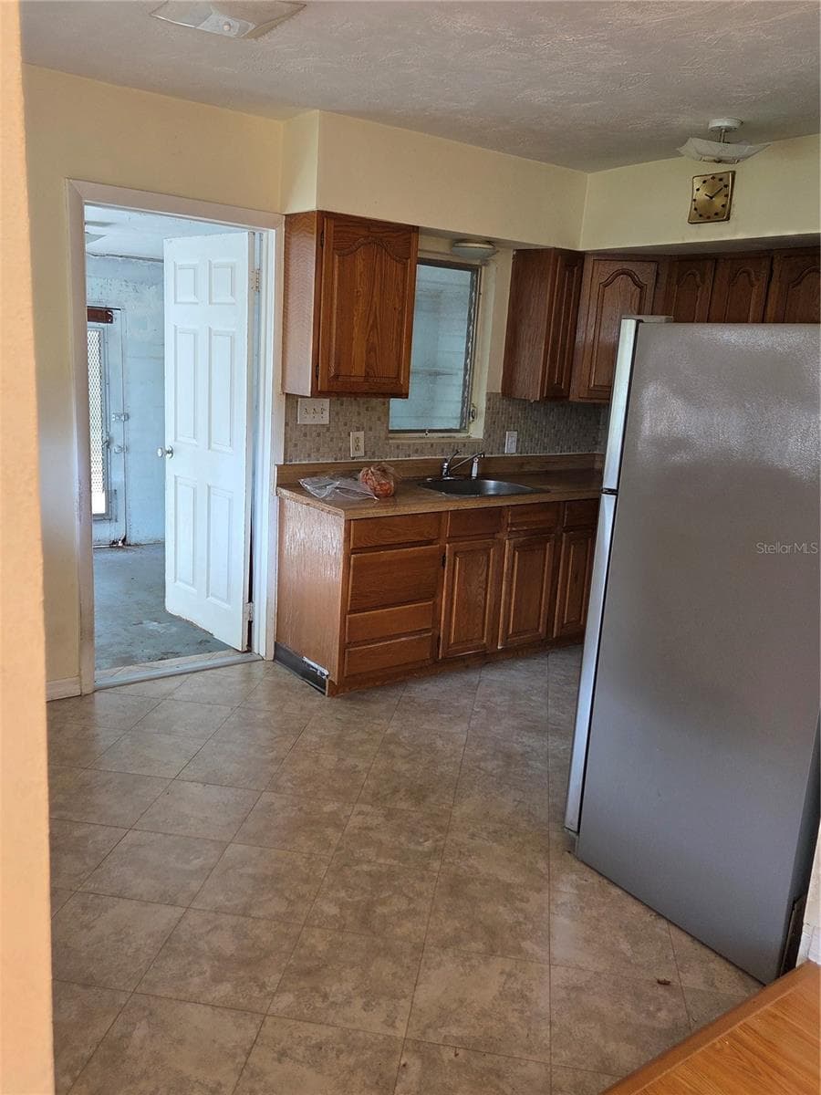 Single Family Residence at 350 N LEVIS AVE, TARPON SPRINGS, photo 9 of 47