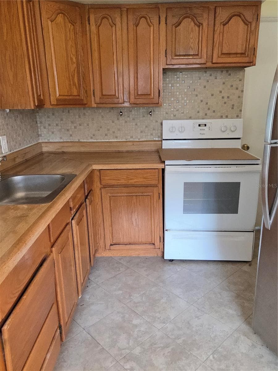 Single Family Residence at 350 N LEVIS AVE, TARPON SPRINGS, photo 11 of 47