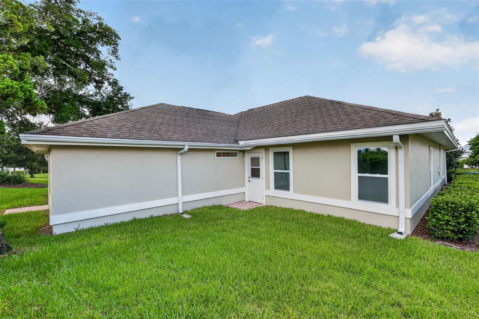 REAR OF HOME WITH ENTRY TO LIVING AREA. - 11041 SE 174TH LOOP, SUMMERFIELD