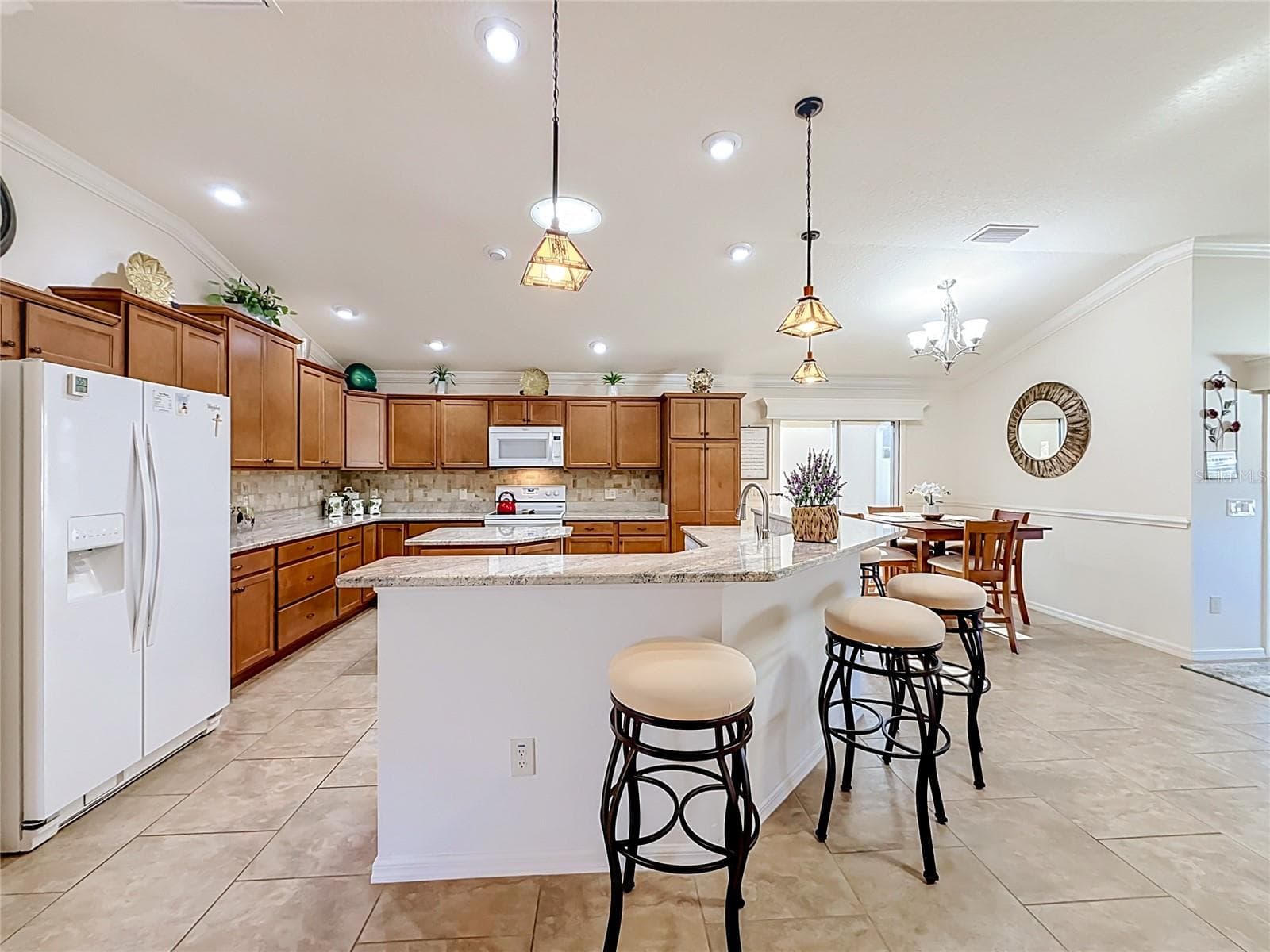Breakfast bar with center island - 1068 BECKER AVE, THE VILLAGES