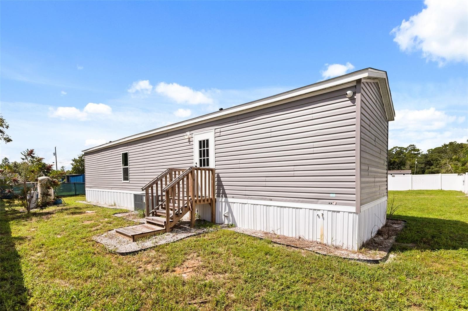 Manufactured Home at 45516 MAGNOLIA ST, PAISLEY, photo 2 of 18