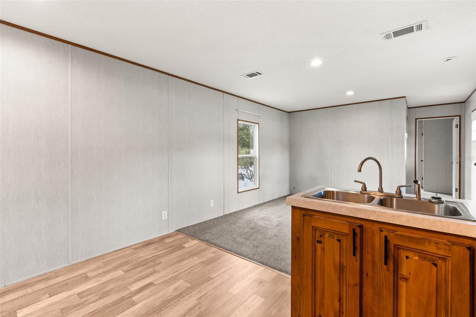 Manufactured Home at 45516 MAGNOLIA ST, PAISLEY, photo 6 of 18