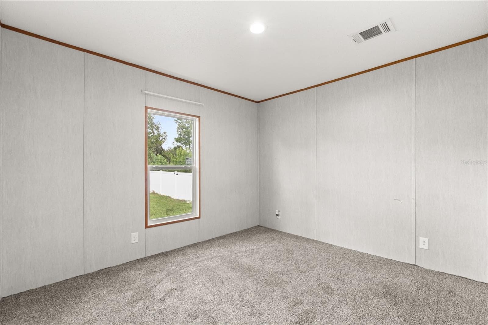 Manufactured Home at 45516 MAGNOLIA ST, PAISLEY, photo 12 of 18