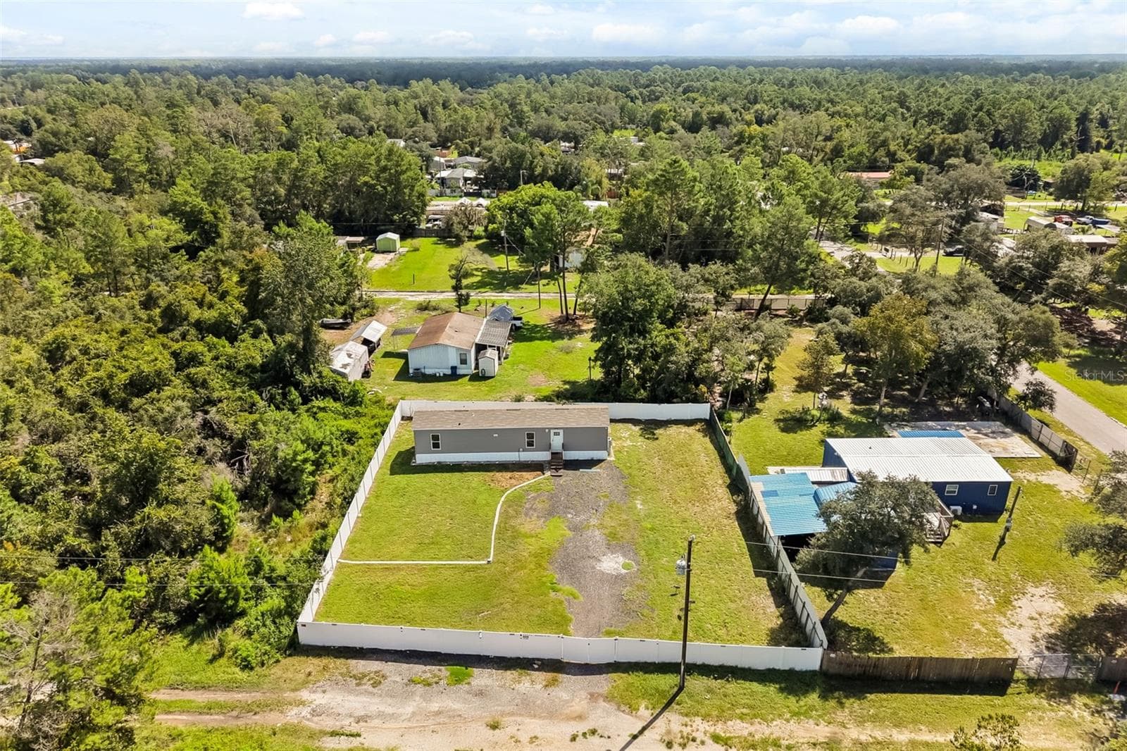 Manufactured Home at 45516 MAGNOLIA ST, PAISLEY, photo 16 of 18