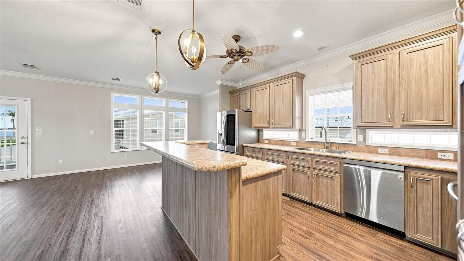 Kitchen and dining room - 10315 CORTEZ RD W #2F, BRADENTON