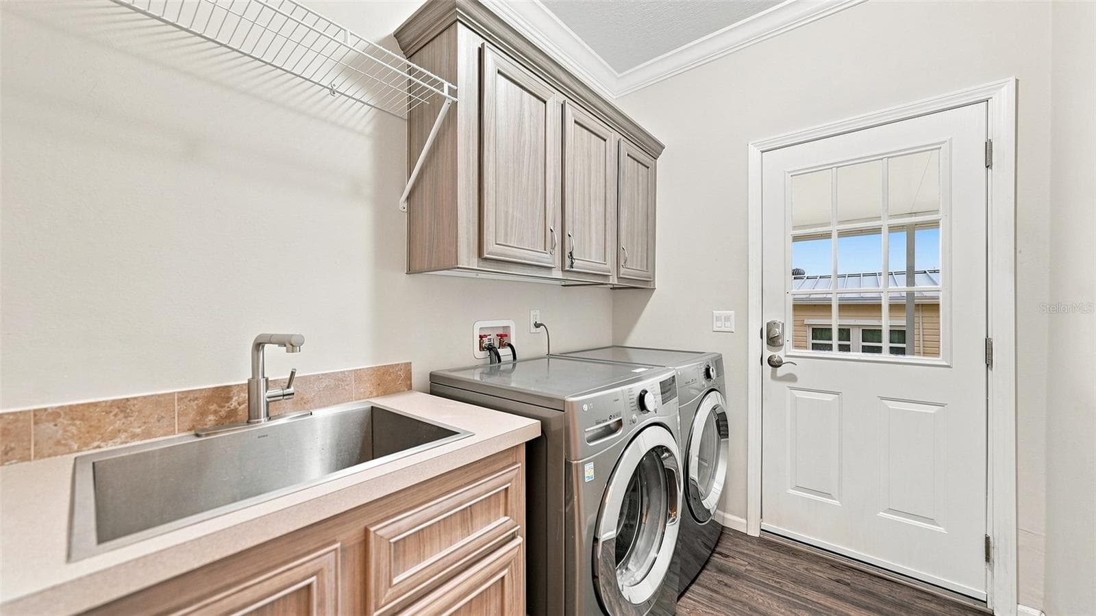 Large laundry room/mudroom - 10315 CORTEZ RD W #2F, BRADENTON