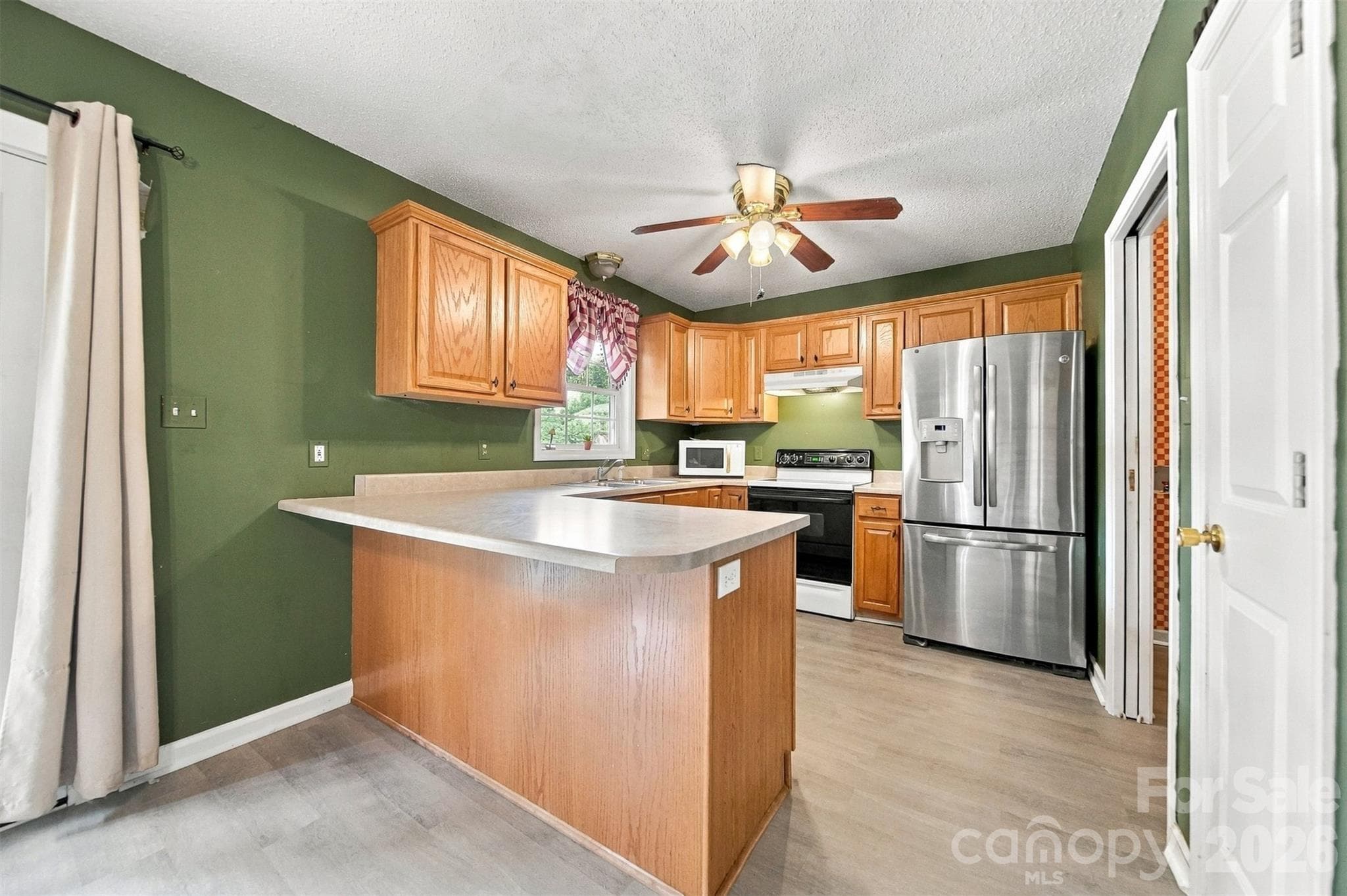 Single Family Residence at 4917 Pond Court, Conover, photo 16 of 47