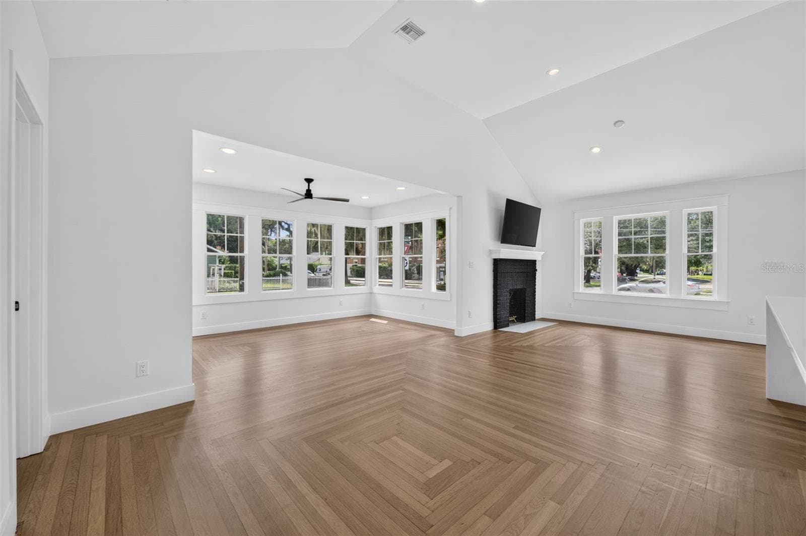 Great Room and Sunroom - 323 E AMELIA ST, ORLANDO