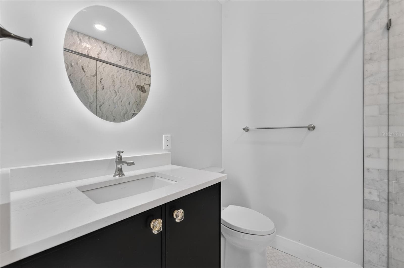 Primary Bathroom - 323 E AMELIA ST, ORLANDO