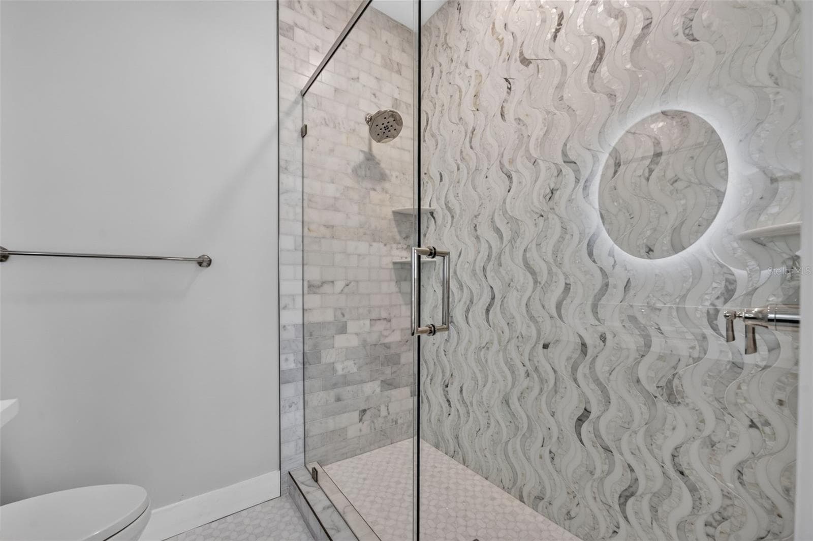 Primary Bathroom - 323 E AMELIA ST, ORLANDO