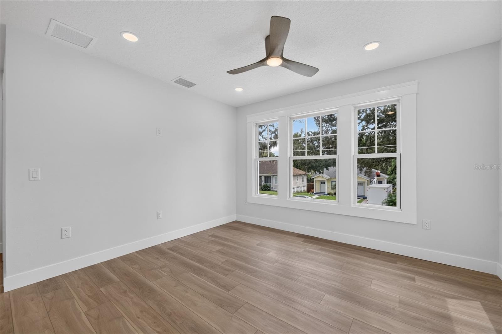 Single Family Residence at 323 E AMELIA ST, ORLANDO, photo 33 of 45