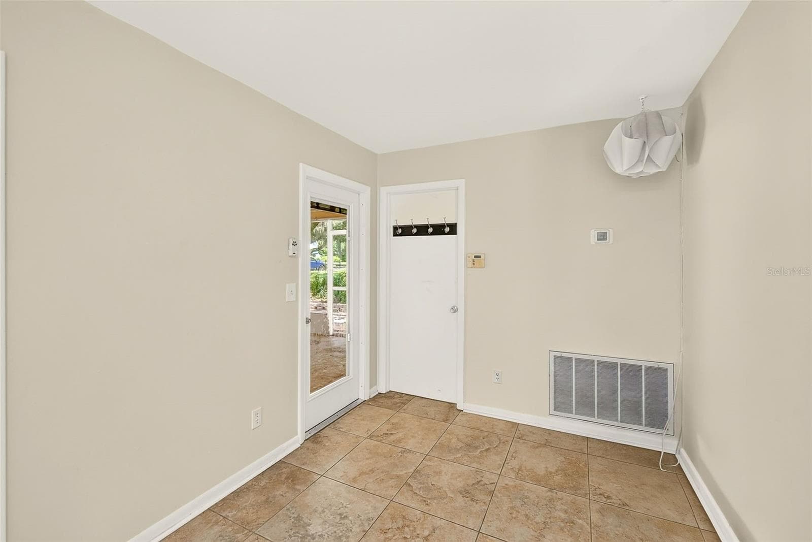Single Family Residence at 303 SAINT AUGUSTINE AVE, TEMPLE TERRACE, photo 12 of 44