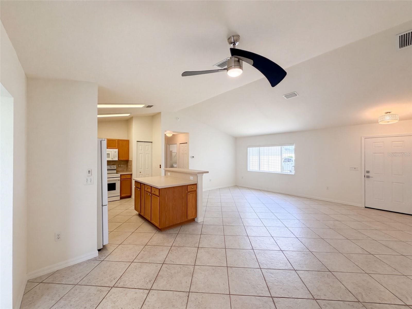 Single Family Residence at 14280 SE 85TH AVE, SUMMERFIELD, photo 9 of 24