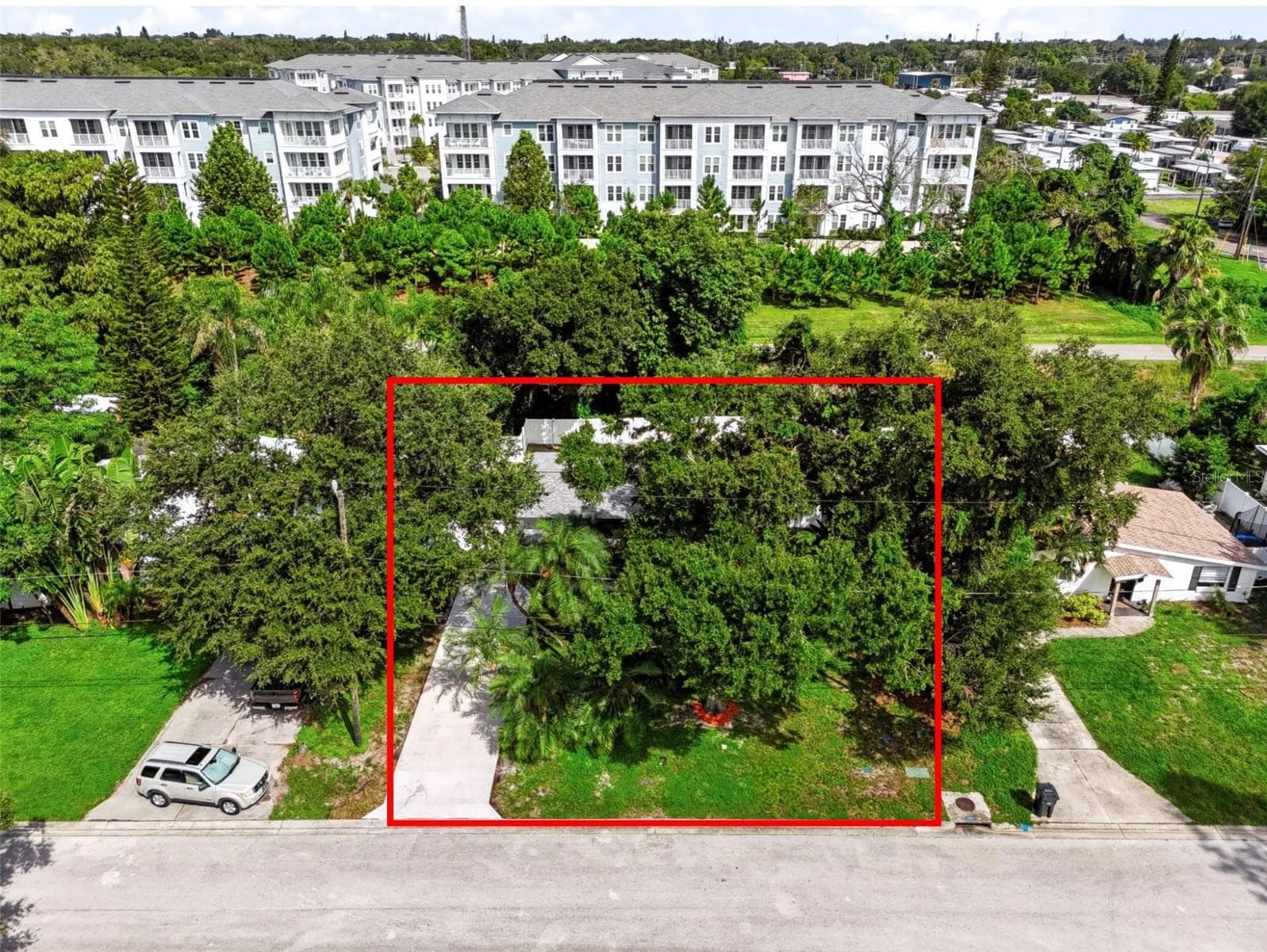 Single Family Residence at 327 BARBARA CIR, BELLEAIR, photo 19 of 26