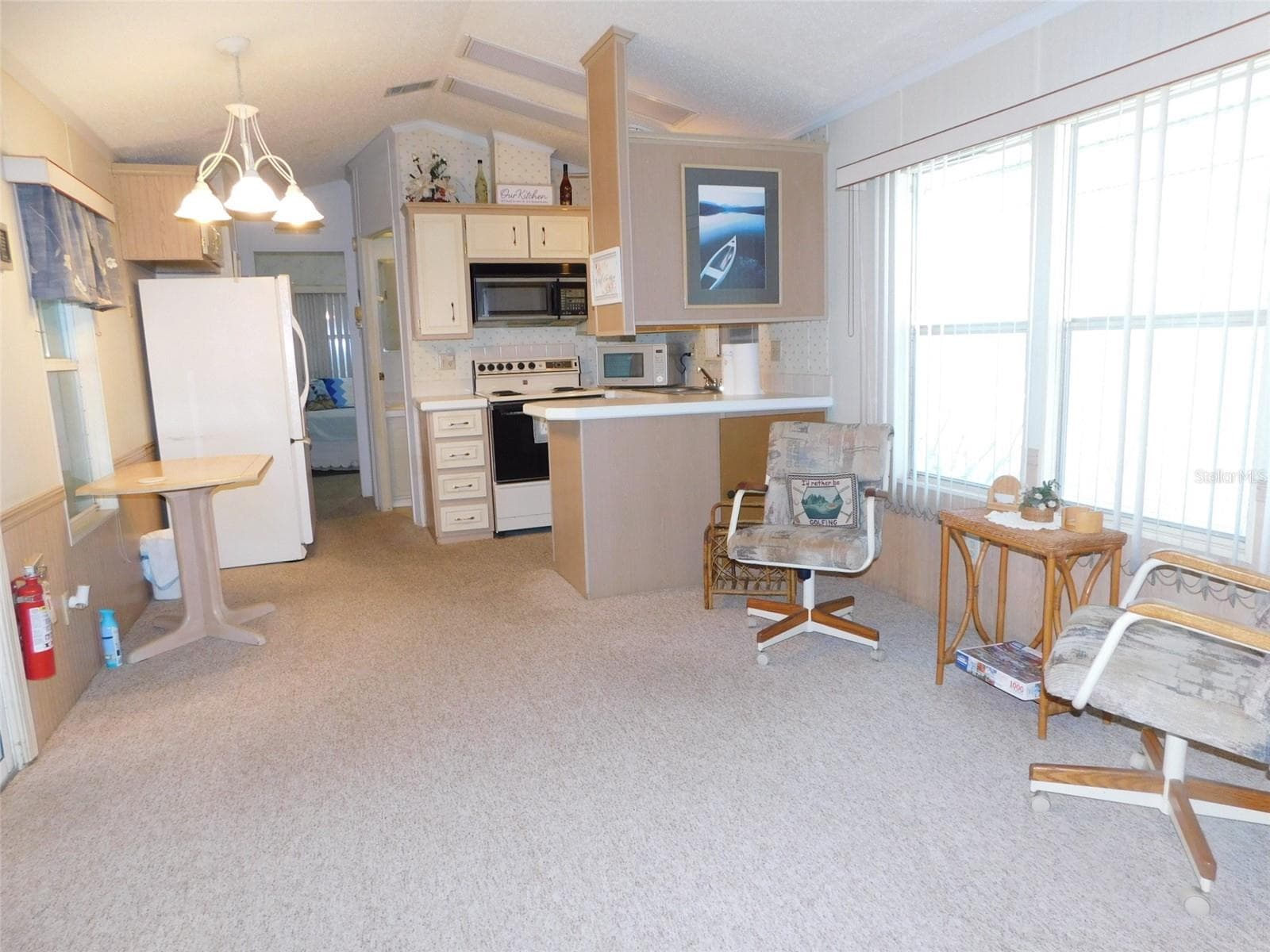 Manufactured Home at 7739 BLUFF BLVD #121, ZOLFO SPRINGS, photo 8 of 32