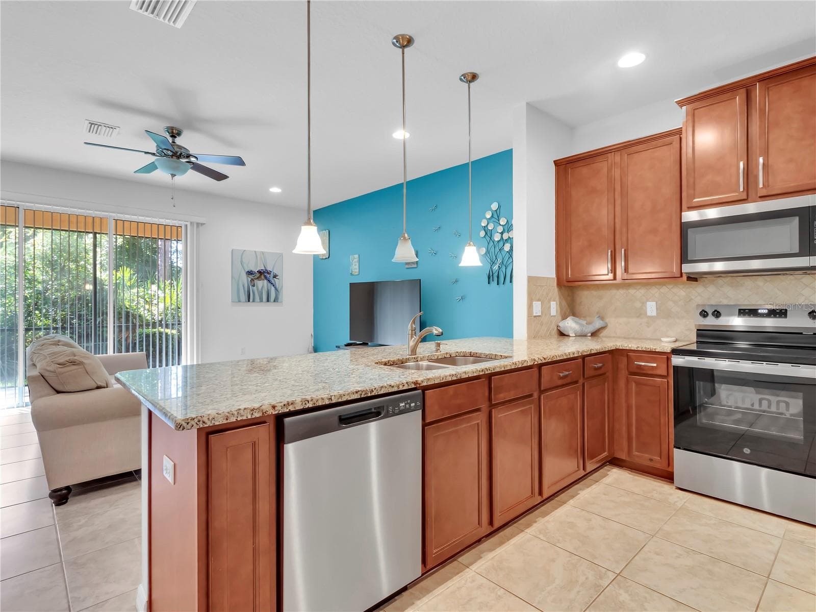 Townhouse at 8343 PINE RIVER RD, TAMPA, photo 5 of 31