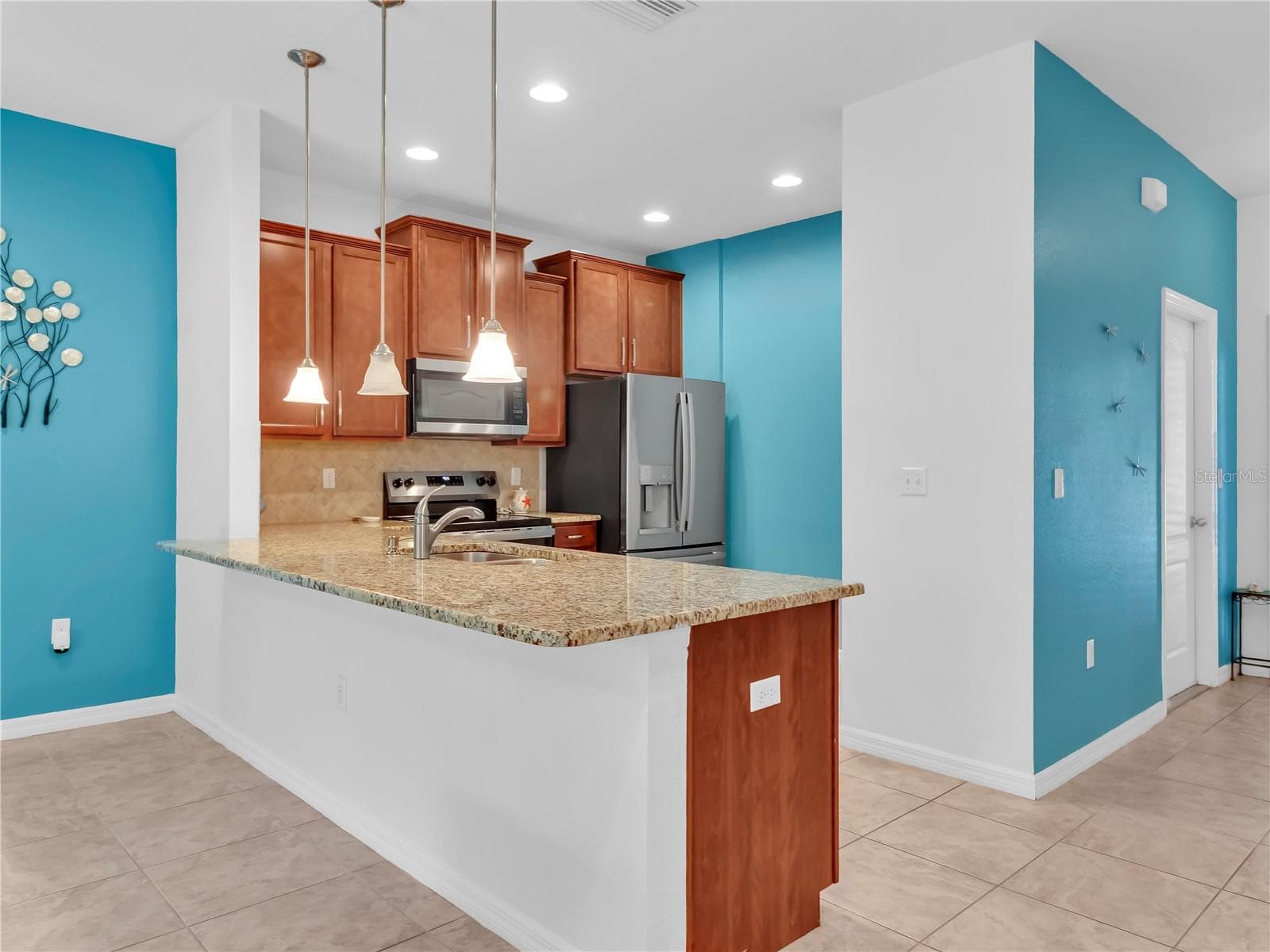 Townhouse at 8343 PINE RIVER RD, TAMPA, photo 6 of 31