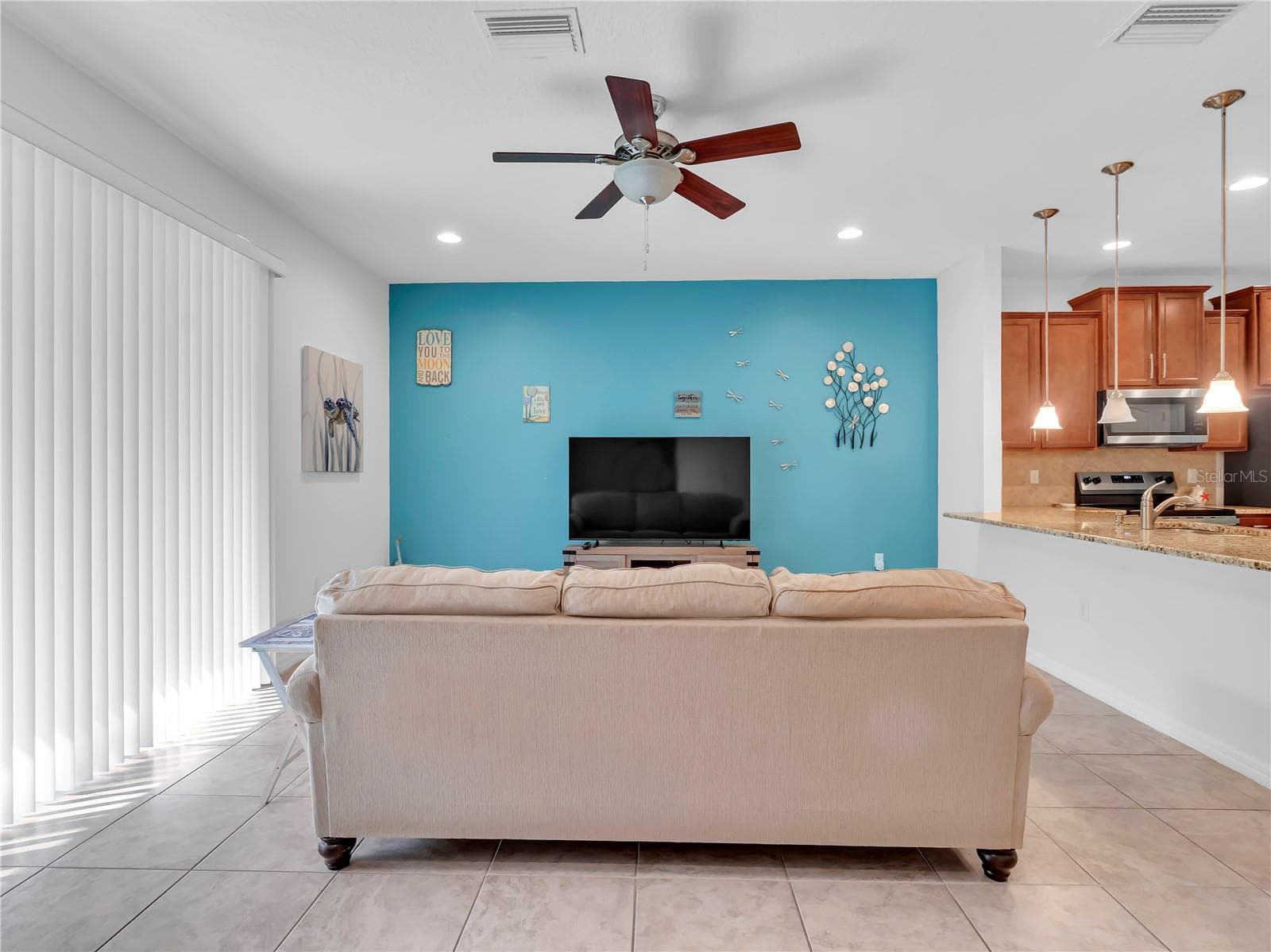 Townhouse at 8343 PINE RIVER RD, TAMPA, photo 7 of 31