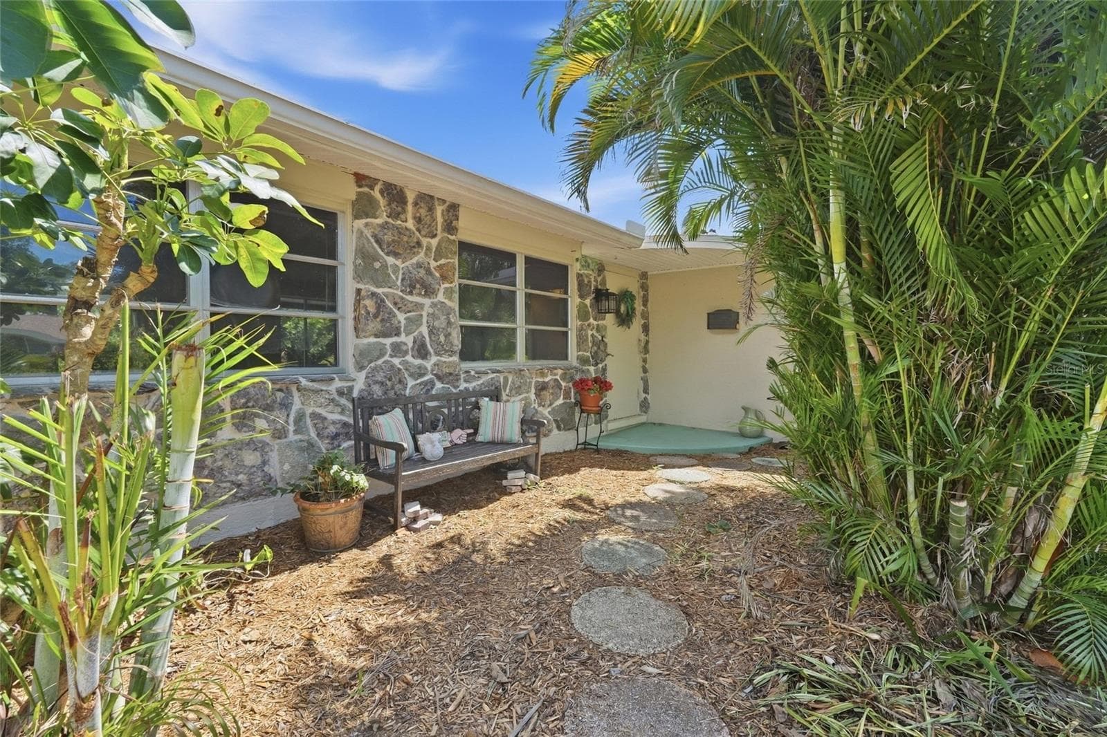 Single Family Residence at 437 BEACH PARK BLVD, VENICE, photo 4 of 33