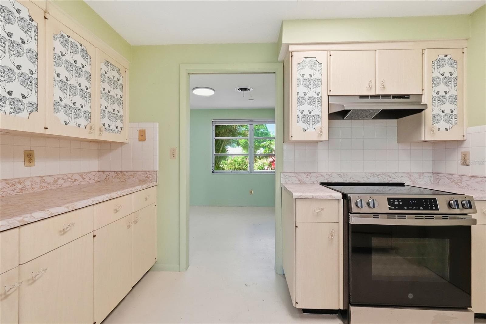 Single Family Residence at 437 BEACH PARK BLVD, VENICE, photo 14 of 33