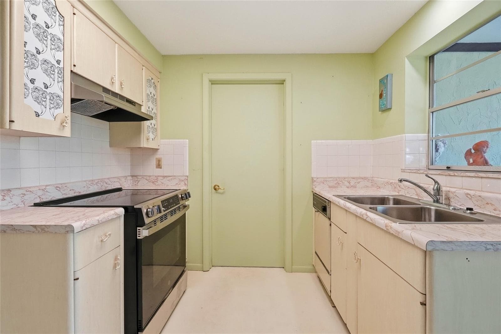 Single Family Residence at 437 BEACH PARK BLVD, VENICE, photo 15 of 33
