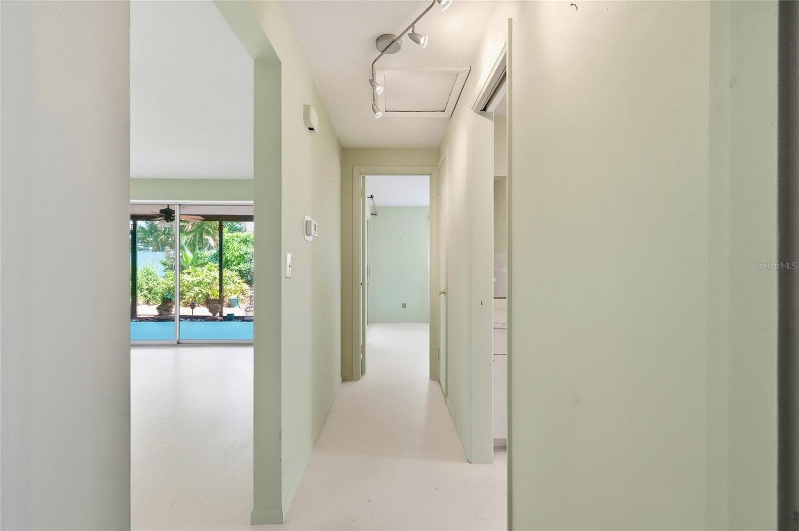 Single Family Residence at 437 BEACH PARK BLVD, VENICE, photo 19 of 33