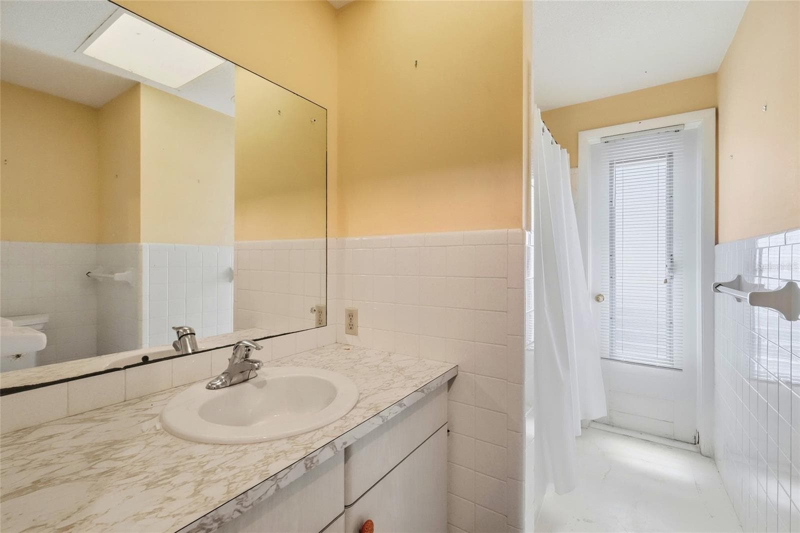 Single Family Residence at 437 BEACH PARK BLVD, VENICE, photo 20 of 33