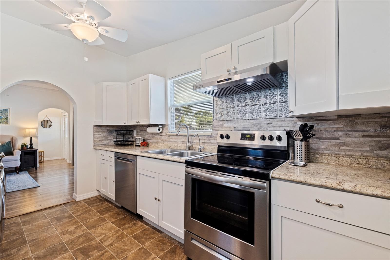 Single Family Residence at 327 25TH ST S, ST PETERSBURG, photo 15 of 47