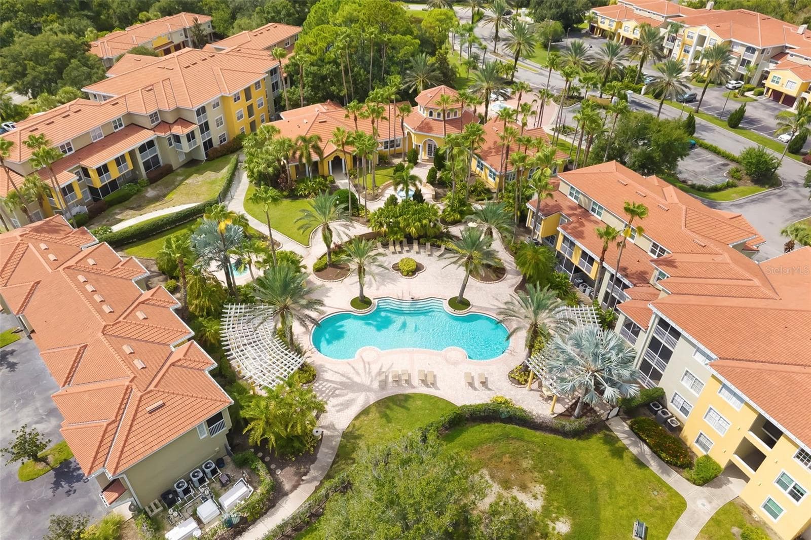 Community Pool & Spa. - 5500 BENTGRASS DR #6-203, SARASOTA