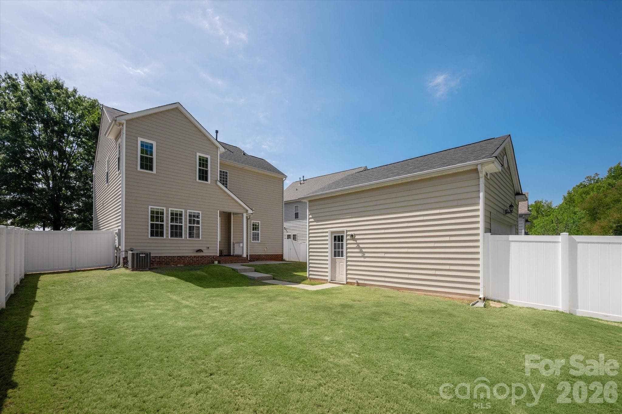 Private backyard - 10431 Alvarado Way, Charlotte