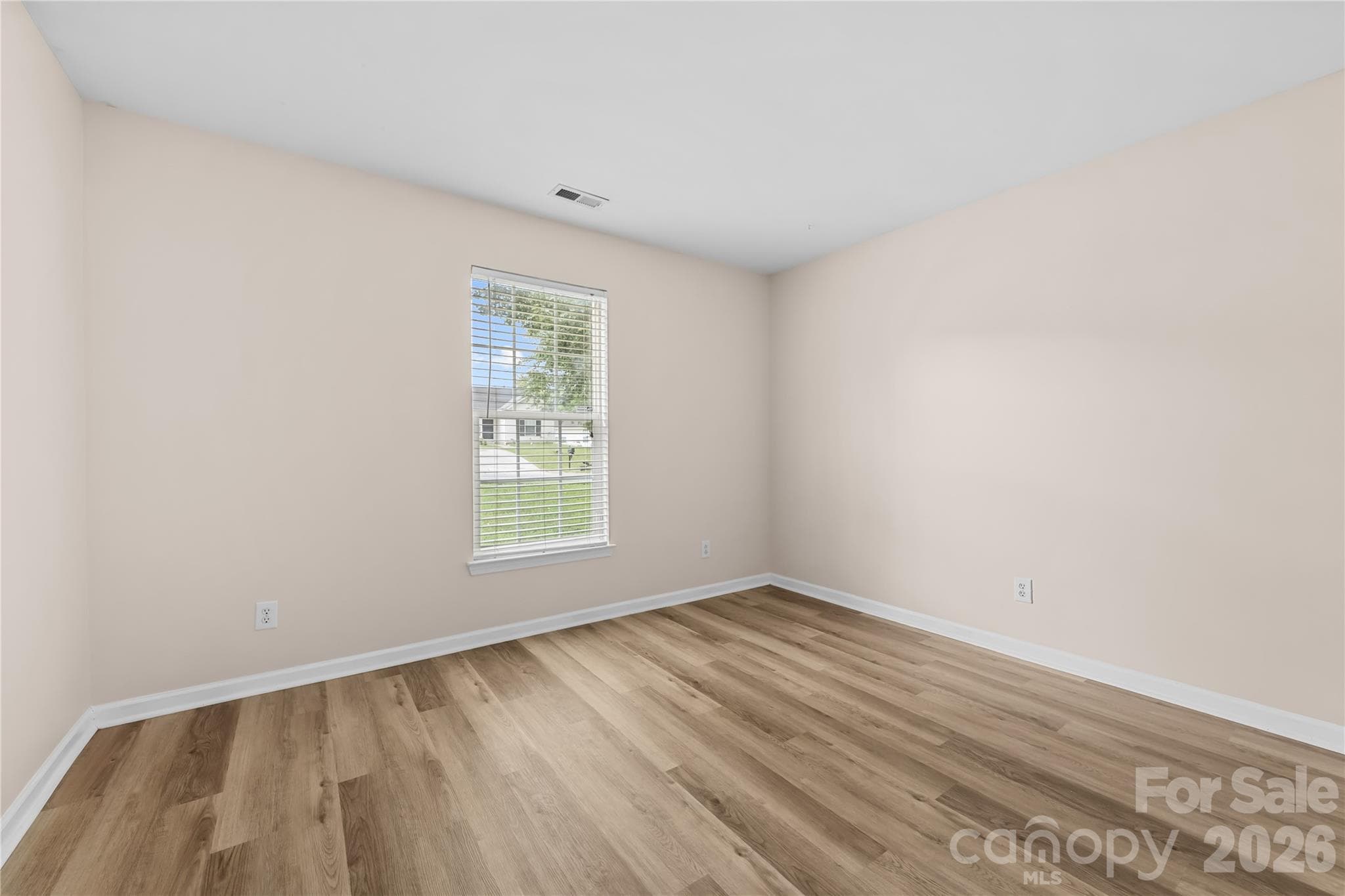 Single Family Residence at 11811 Cheviott Hill Lane, Charlotte, photo 5 of 19
