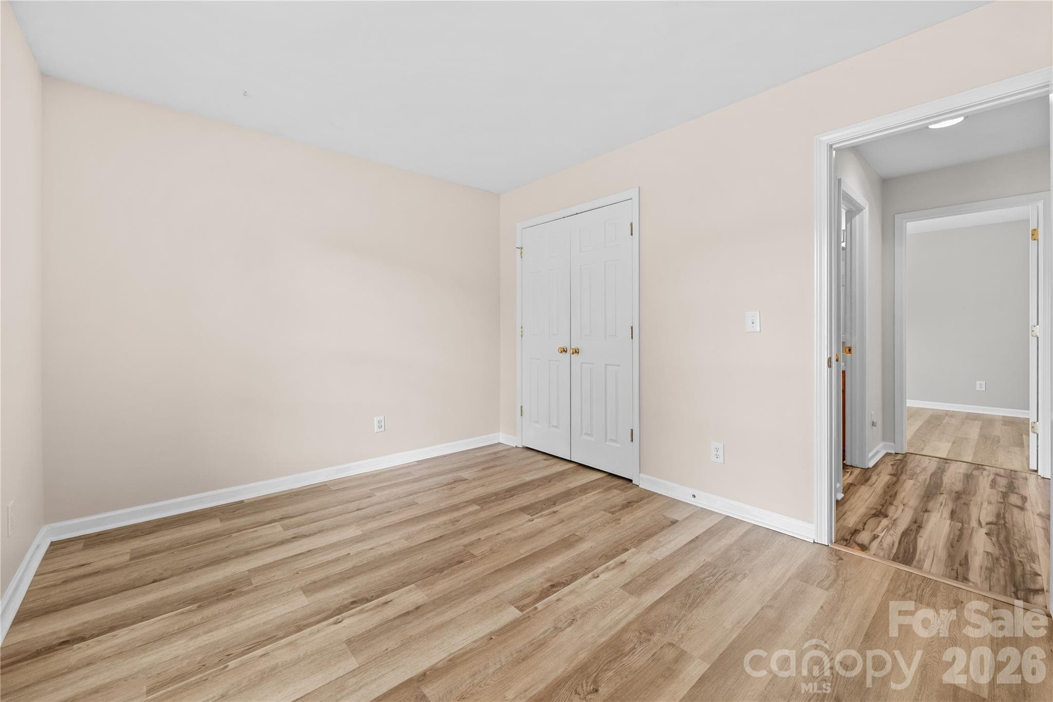 Single Family Residence at 11811 Cheviott Hill Lane, Charlotte, photo 6 of 19