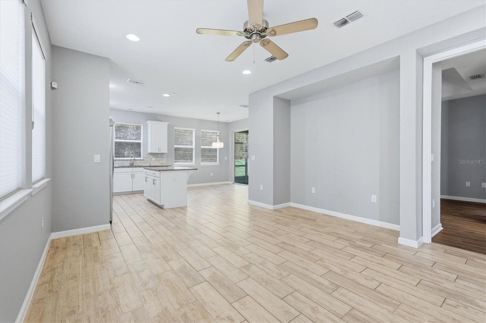 Townhouse at 11705 MEADOWGATE PL, BRADENTON, photo 7 of 48
