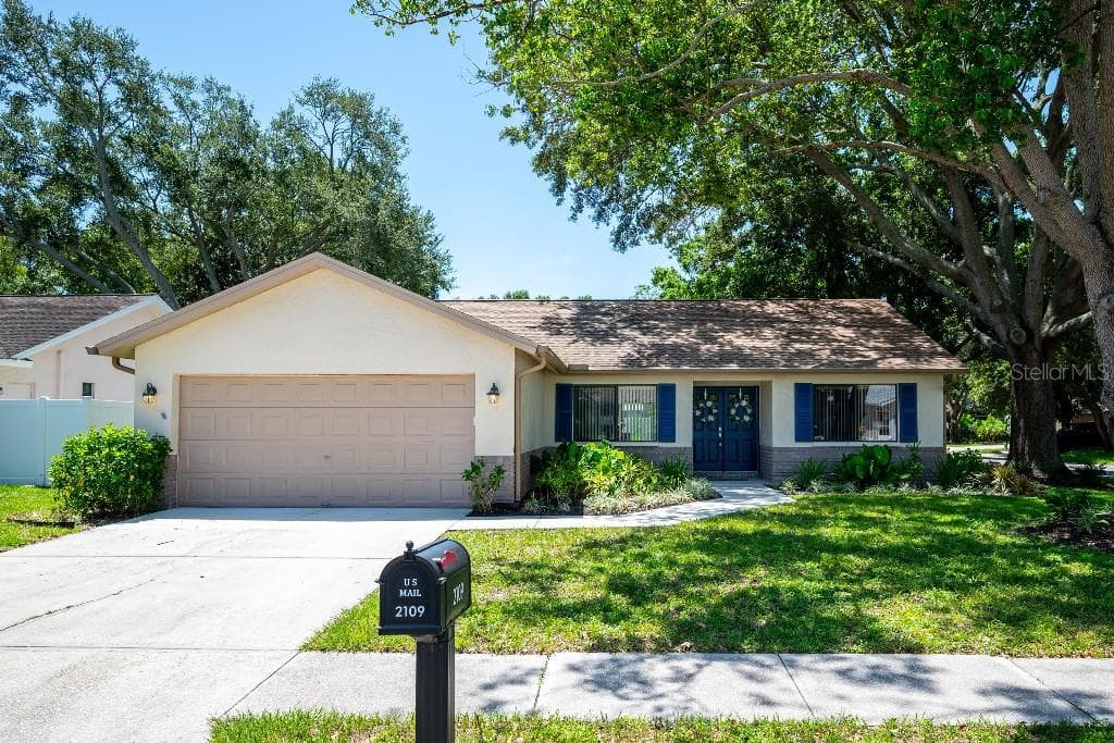 2109 CYPRESS POINT DR N