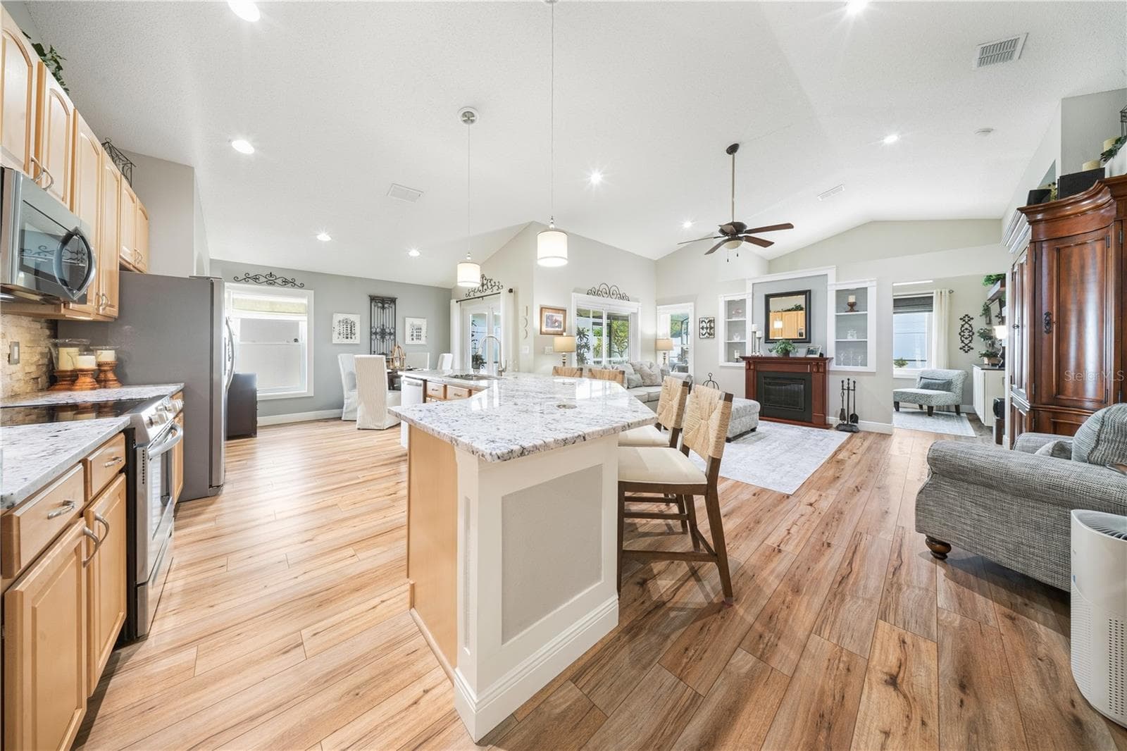 Single Family Residence at 2530 ARROWPOINTE DR, HOLIDAY, photo 6 of 35