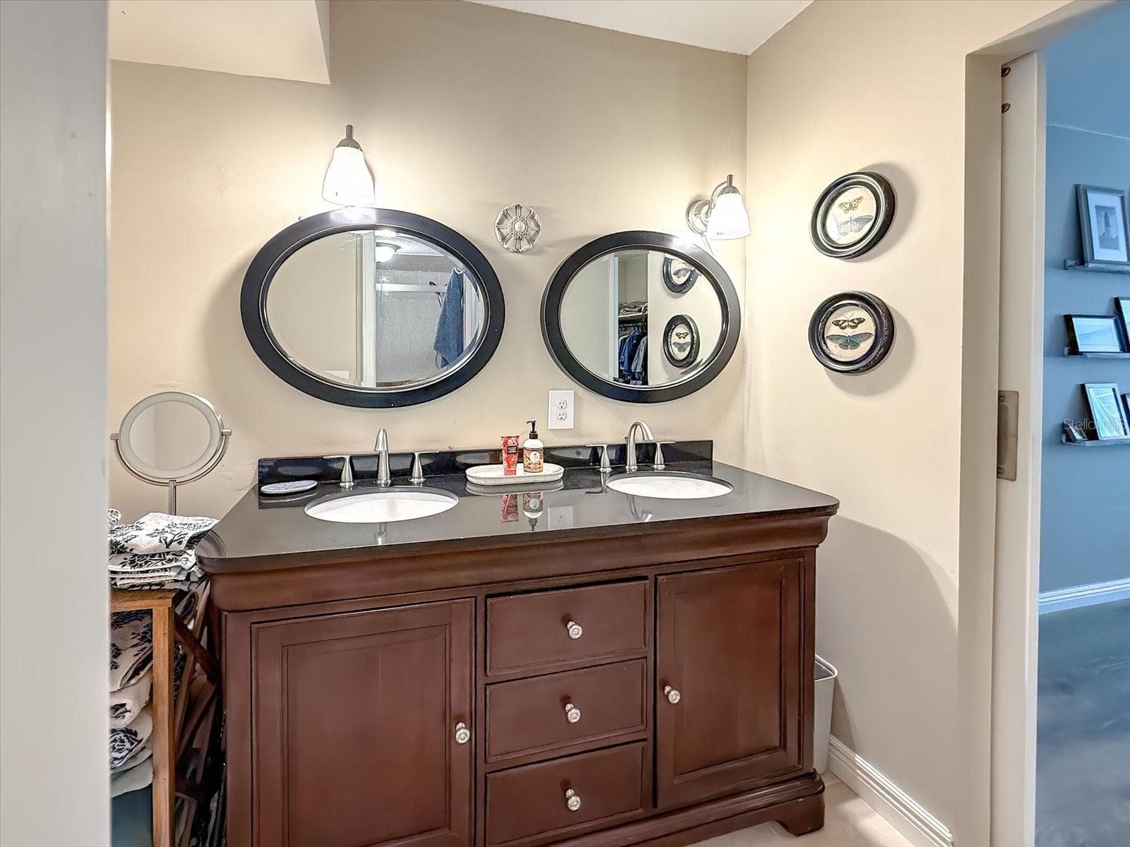 Updated primary bath with dual sinks - 116 PARTRIDGE CIR, WINTER SPRINGS