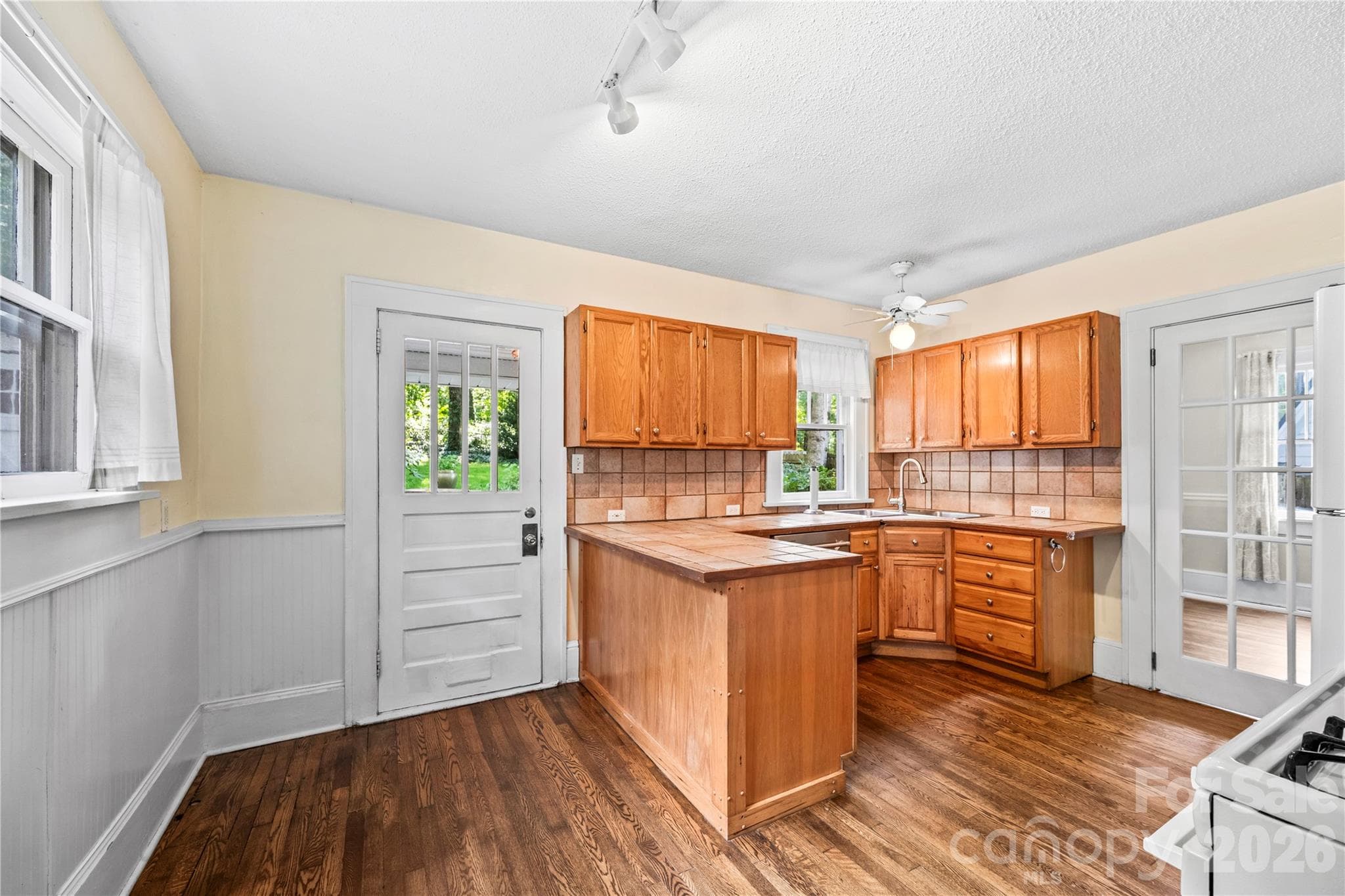 Single Family Residence at 18 Westover Drive, Asheville, photo 13 of 33