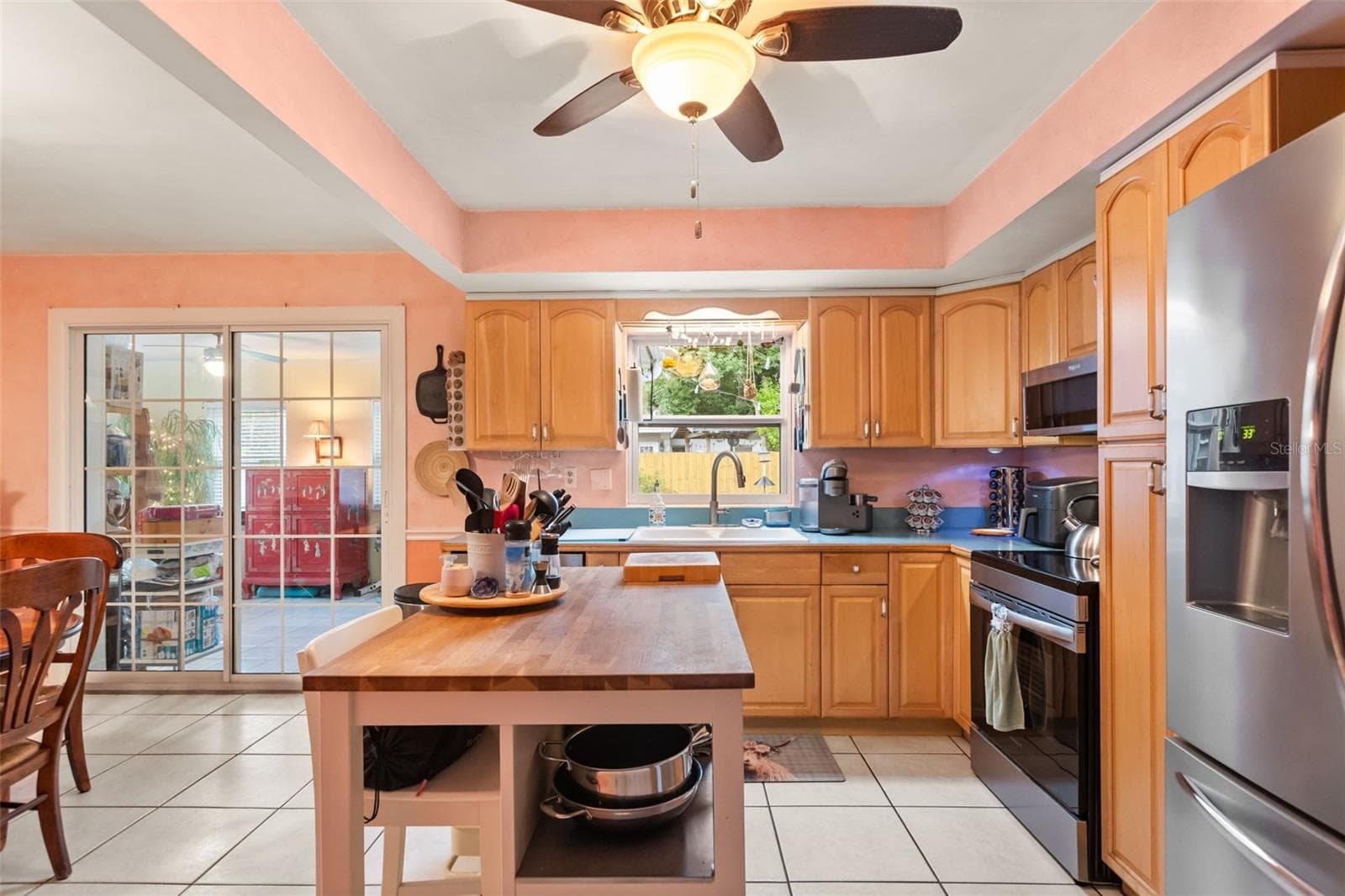 Kitchen has a window over the sink with a view of the beautiful backyard. - 4511 LONGWORTH DR, ORLANDO