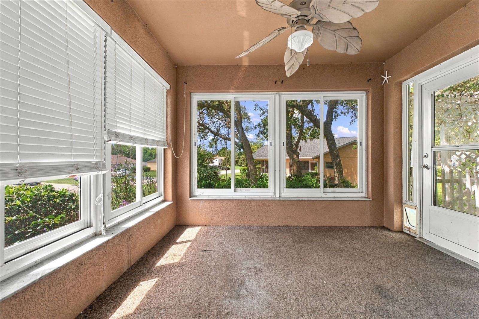 Florida room - 7195 TOLEDO RD, SPRING HILL