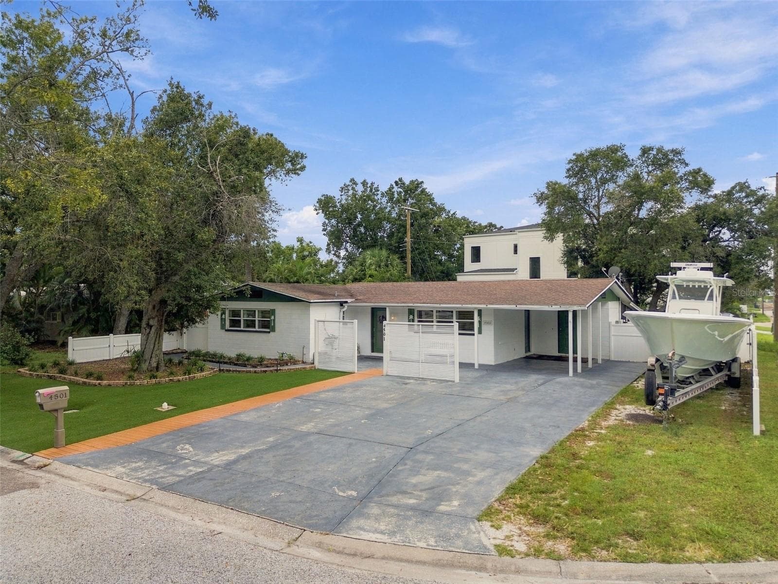 Plenty of parking on this oversized, almost triple wide drive, 1 car carpot and room for a boat, RV or trailor!! - 4501 TRASK ST, TAMPA