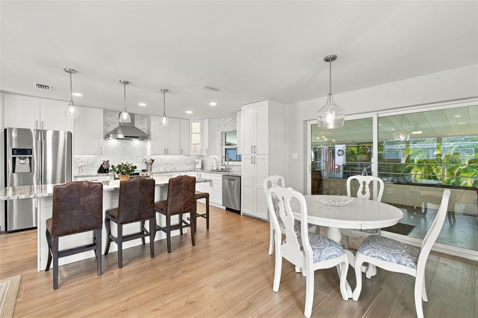 Dining seating for 8 plus huge back porch for outdoor gatherings! - 4501 TRASK ST, TAMPA