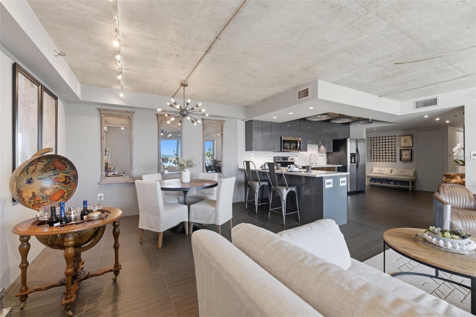 Condominium at 7430 SUNSHINE SKYWAY LN S #901, ST PETERSBURG, photo 21 of 68