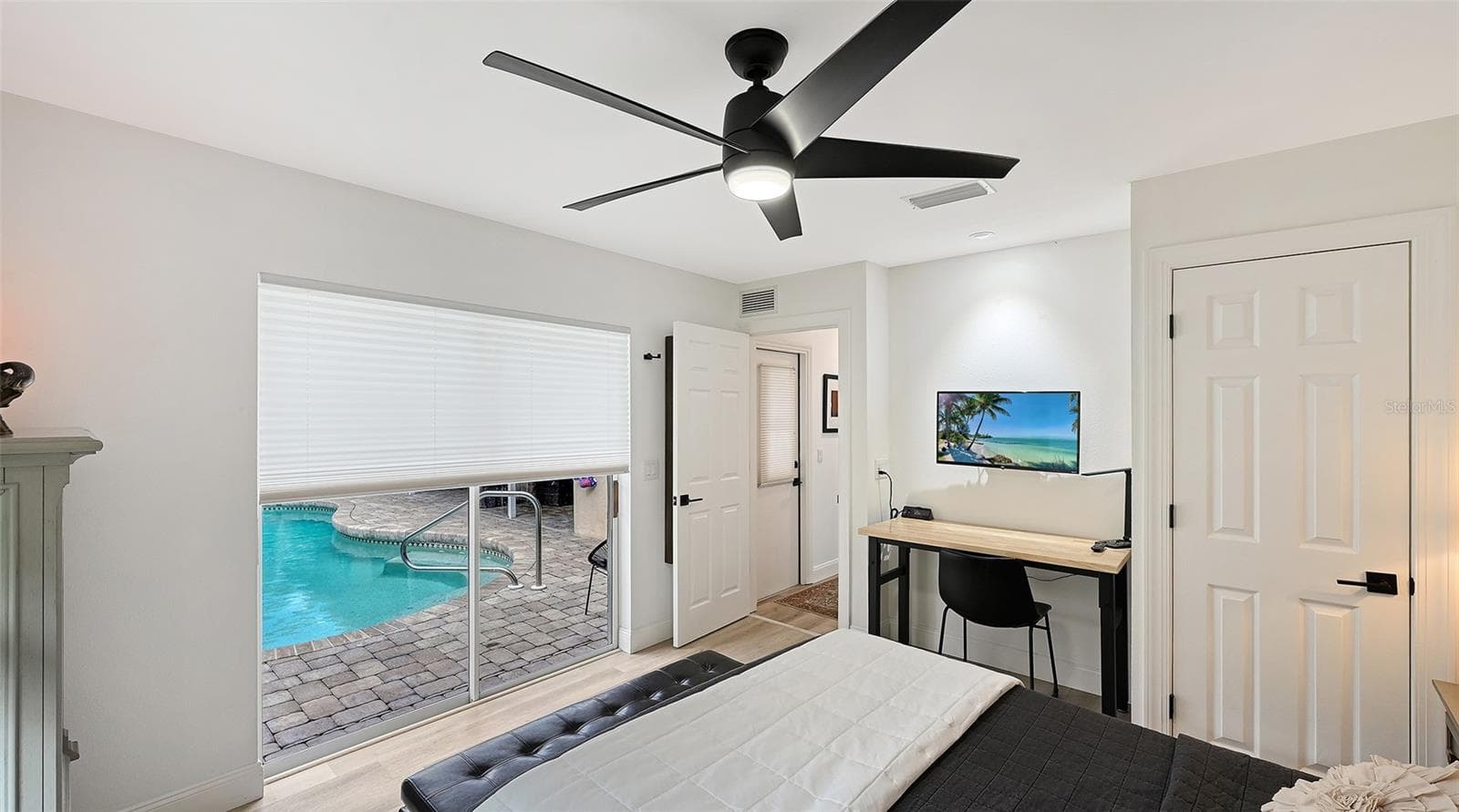 Lanai access - 5220 SUNNYDALE CIR S, SARASOTA