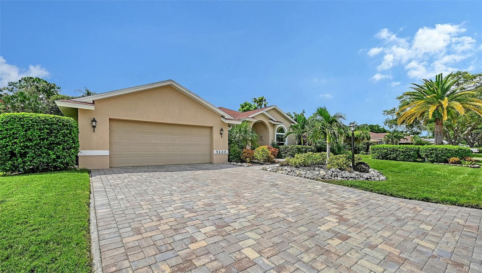 Paver Driveway - 5220 SUNNYDALE CIR S, SARASOTA