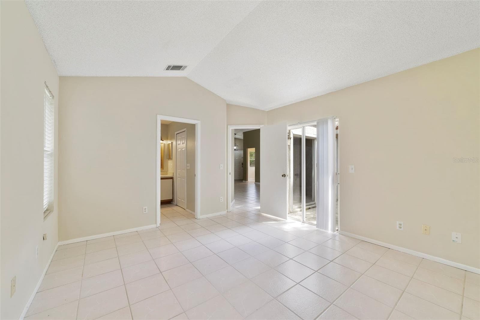 The desirable SPLIT-BEDROOM FLOOR PLAN provides privacy for the Primary Suite, which is tucked away from the secondary bedrooms and features its own DIRECT ACCESS to the back patio and yard. - 713 MEADOWSIDE CT, ORLANDO