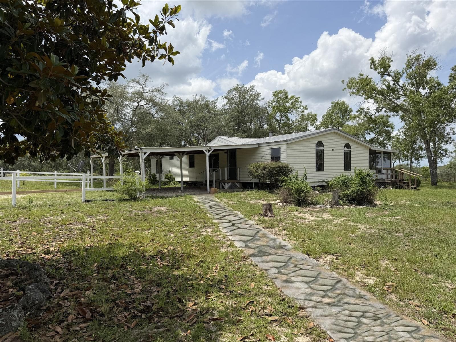 Manufactured Home at 13351 SE 101ST PL, DUNNELLON, photo 3 of 36