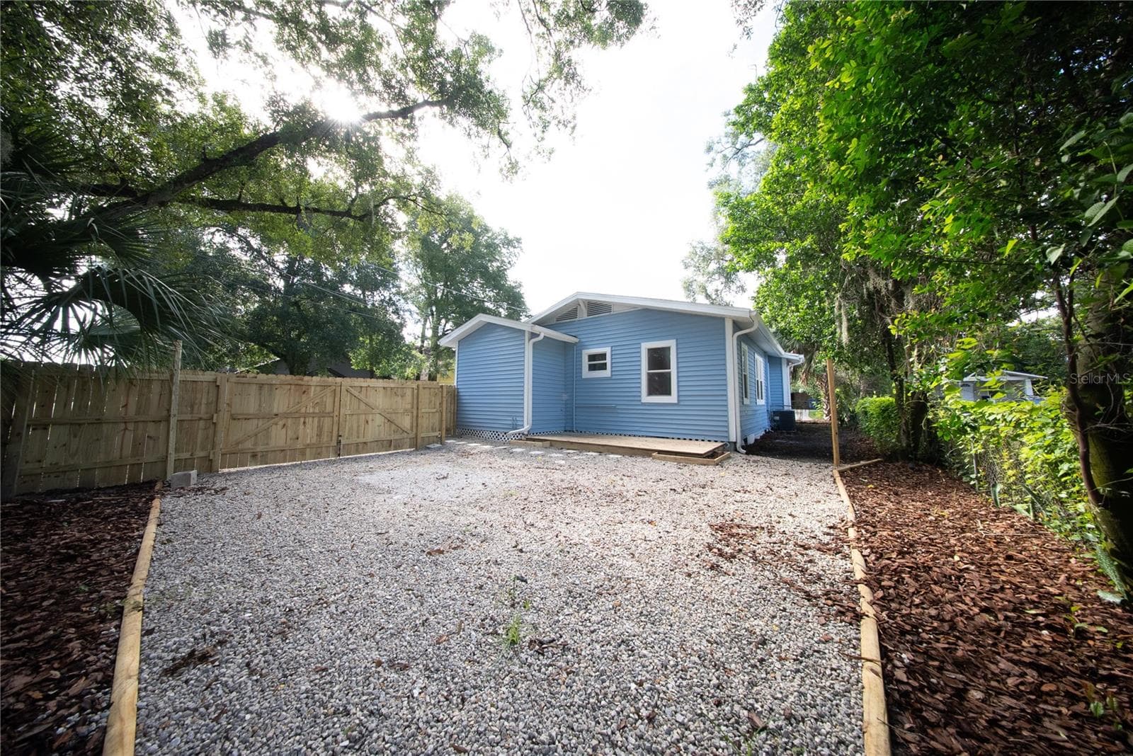 Single Family Residence at 922 E IDA ST, TAMPA, photo 5 of 38